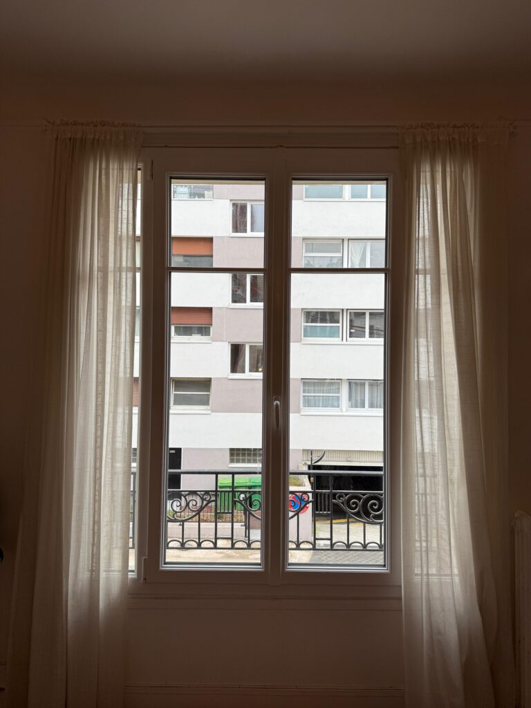 Fenêtre deux vantaux en rénovation, appartement parisien